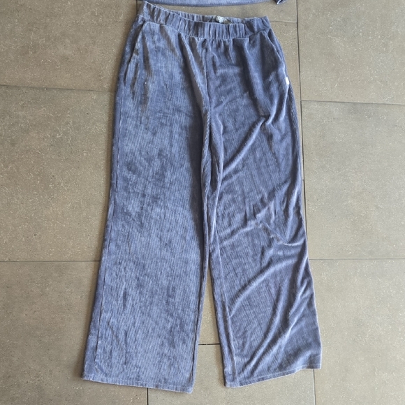 Vuori Women's Blue Velour Wide Leg Pants & Hoodie Set - Picture 4 of 8